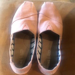 Light pink TOMS